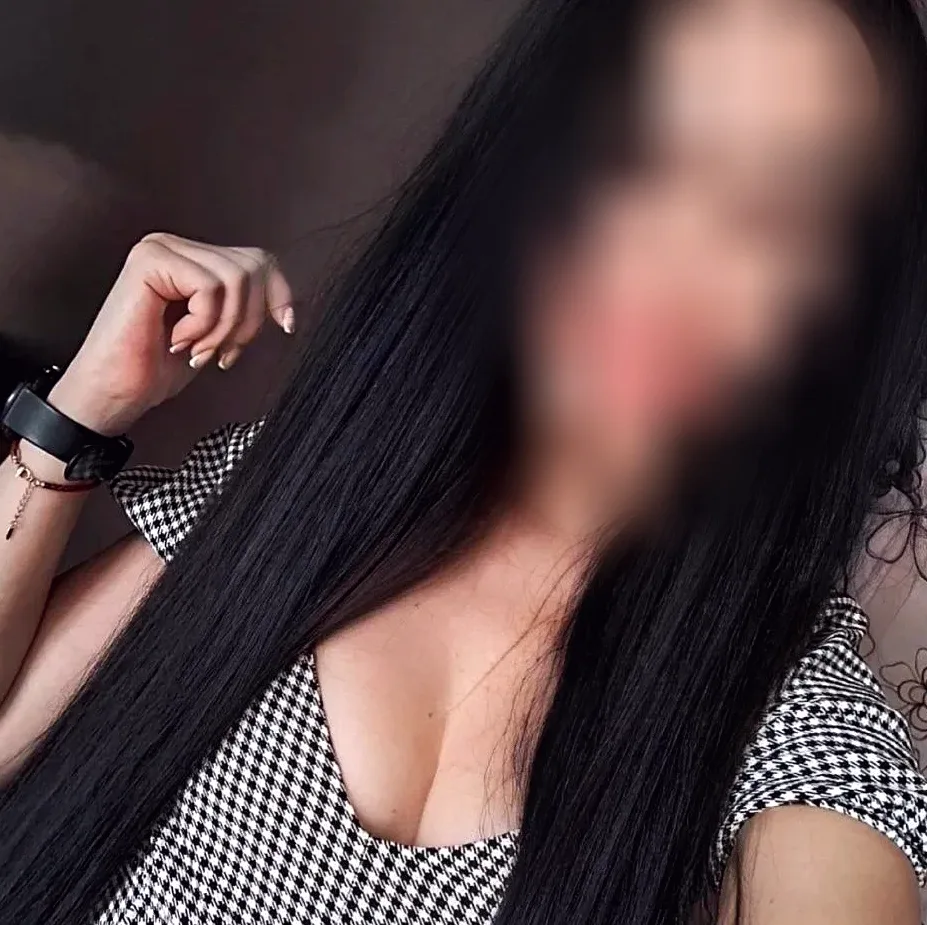 Amber, 30