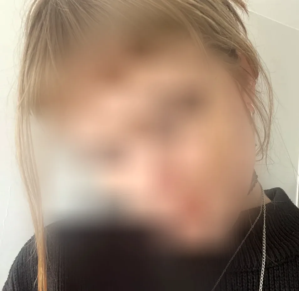 Caitlin, 19