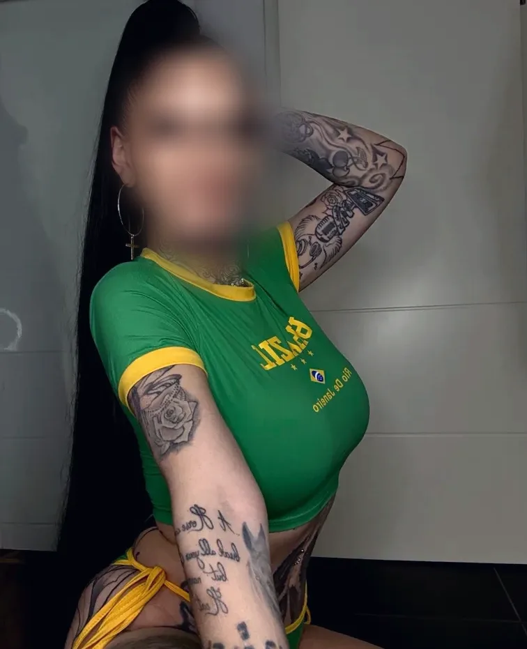 Chloe, 34