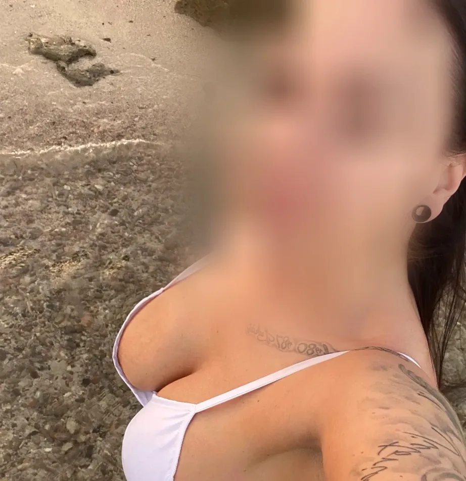 Erin, 32