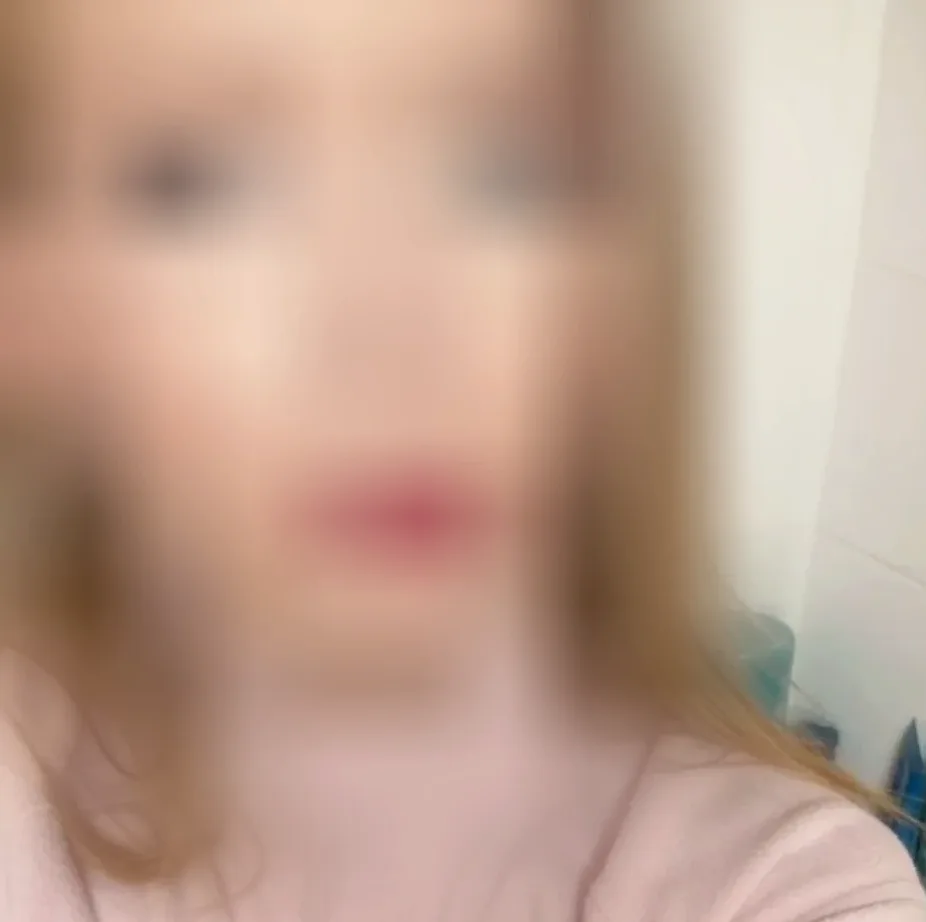 Holly, 26