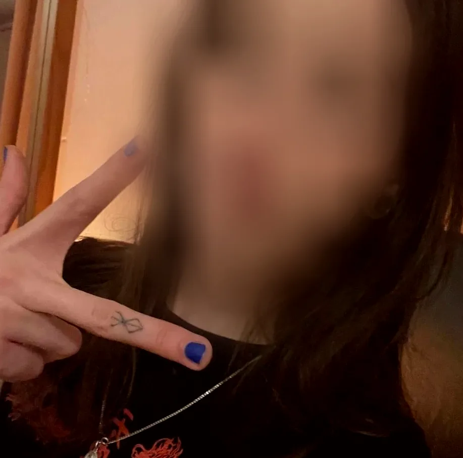 Isobel, 21