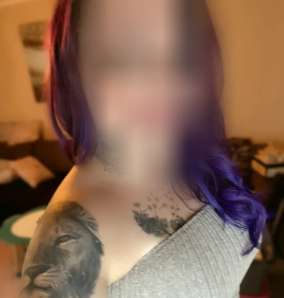 Rhona, 30