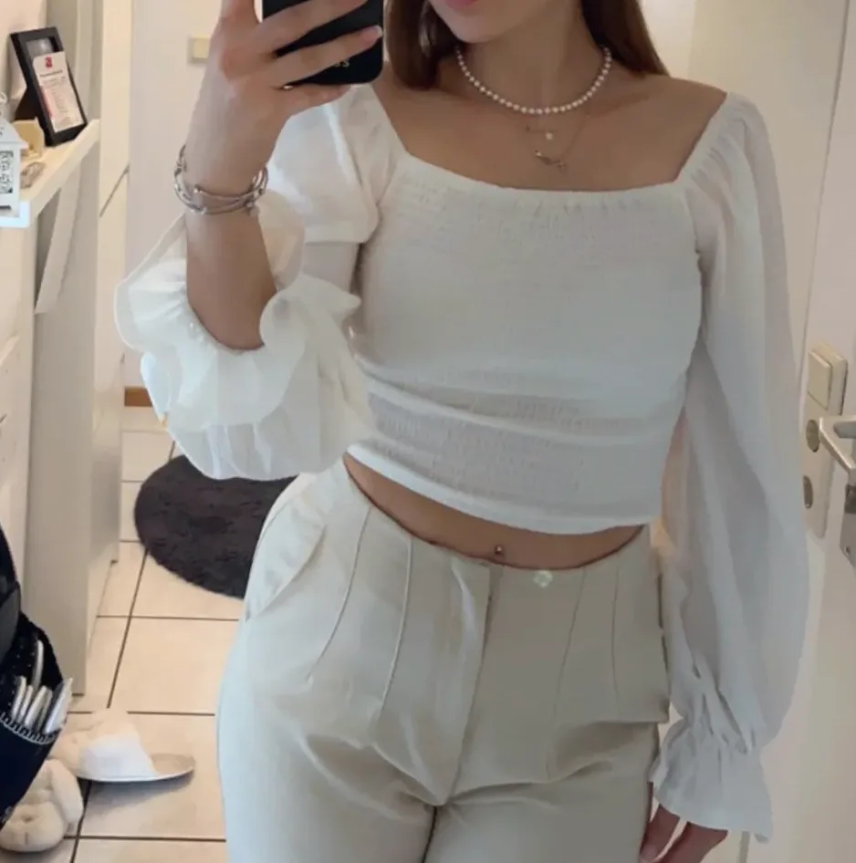 Saoirse, 25